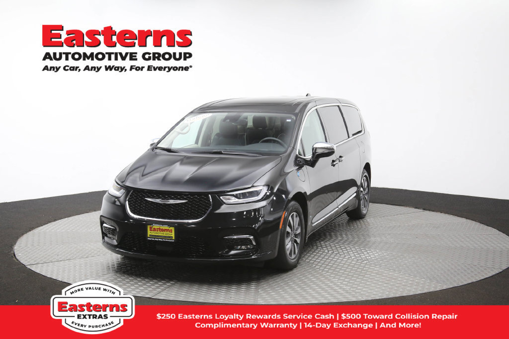 Used 2023 Chrysler Pacifica Limited FWD image 59