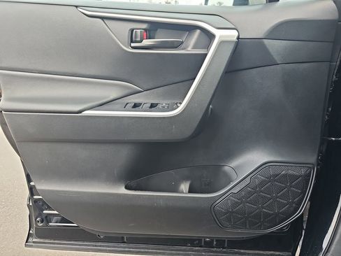 Used 2024 Toyota RAV4 LE image 31