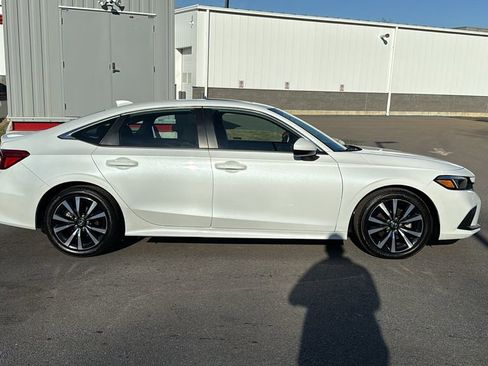 Used 2022 Honda Civic EX image 2