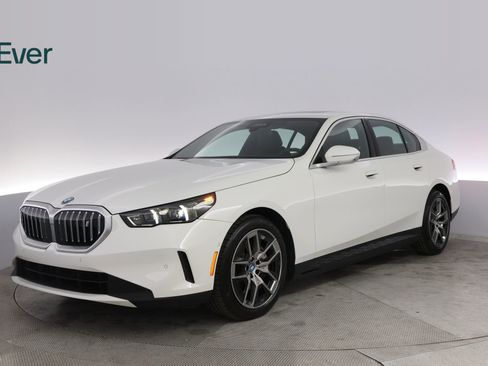Used 2024 BMW i5 eDrive40i w/ Premium Package RWD image 2
