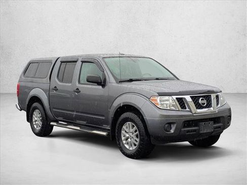Used 2018 Nissan Frontier SV image 3