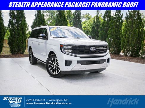Used 2025 Ford Expedition Platinum AWD/4WD image 1