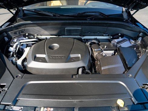 Used 2017 Volvo XC90 T6 Momentum w/ Vision Package image 29