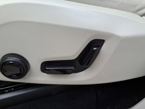 Used 2025 Volvo XC90 B6 Ultra w/ Protection Package Premier image 17