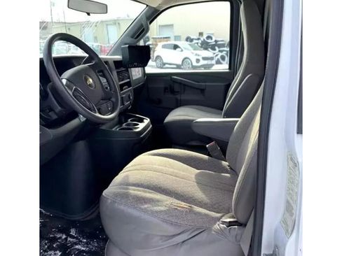 Used 2016 Chevrolet Express 3500 image 13