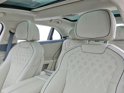Certified 2023 Bentley Flying Spur Azure AWD/4WD image 31