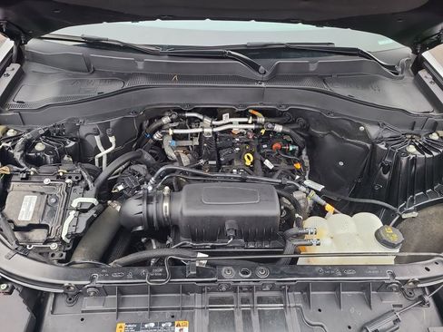 Used 2023 Ford Explorer XLT image 44
