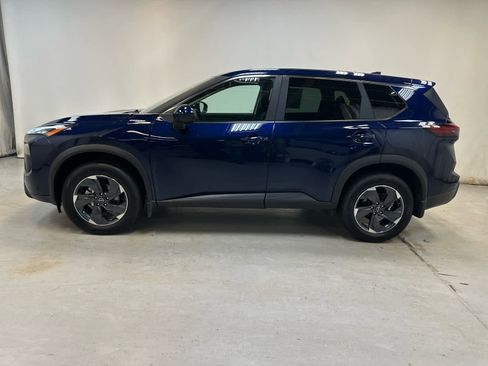 Certified 2025 Nissan Rogue SV image 8