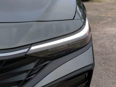 New 2025 Hyundai Elantra SEL FWD image 10
