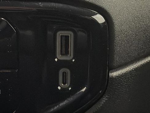 Used 2023 Chevrolet Silverado 1500 LT image 39