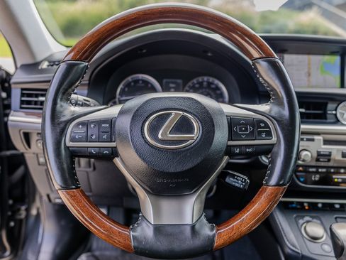 Used 2018 Lexus ES 350 w/ Ultra Luxury Package FWD image 15