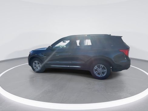 Used 2022 Ford Explorer XLT image 11