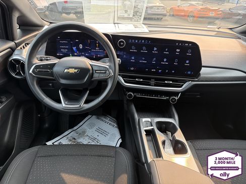 Used 2025 Chevrolet Equinox EV LT FWD image 11