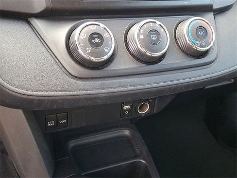 Used 2017 Toyota RAV4 LE image 12