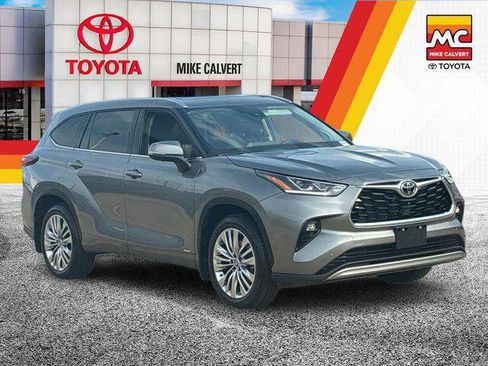Certified 2026 Toyota Highlander Platinum AWD/4WD image 7
