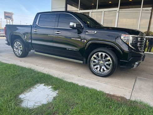 Used 2022 GMC Sierra 1500 Denali w/ Denali Reserve Package AWD/4WD image 2