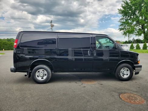 Used 2018 Chevrolet Express 2500 w/ Driver Convenience Package RWD image 18