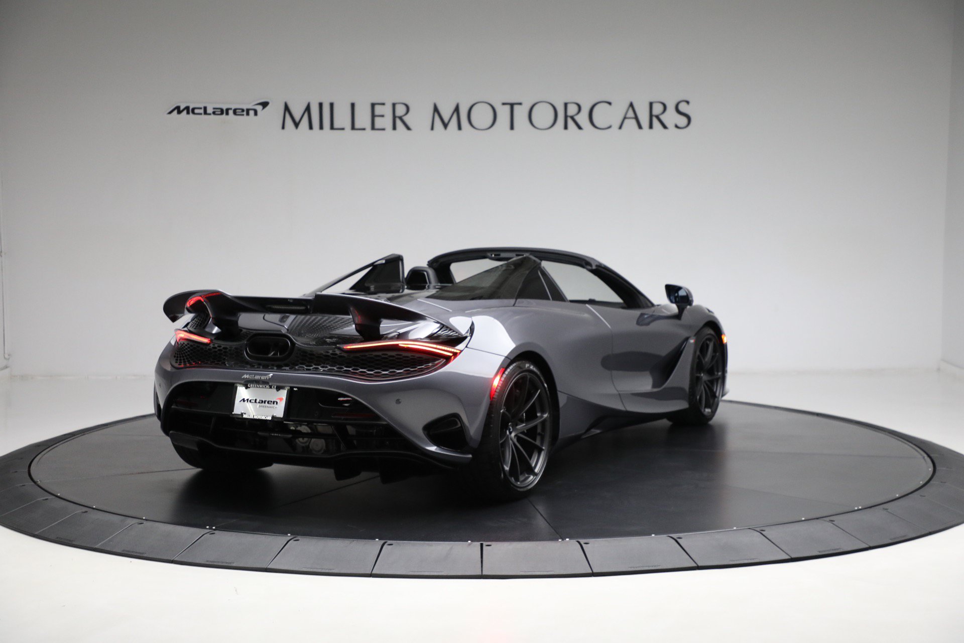 Used 2024 McLaren 750S Spider RWD image 7