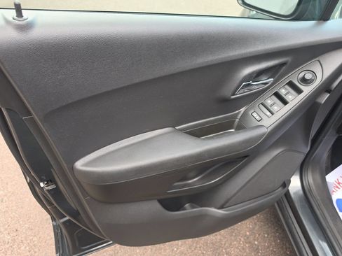 Used 2019 Chevrolet Trax LS FWD image 10