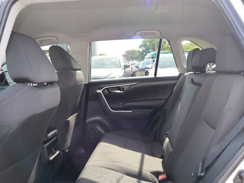 Used 2022 Toyota RAV4 XLE AWD/4WD image 6