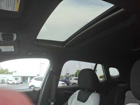 New 2026 Chevrolet Trax RS w/ Sunroof Package FWD image 11