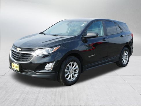 Used 2020 Chevrolet Equinox LS w/ LS Convenience Package image 3
