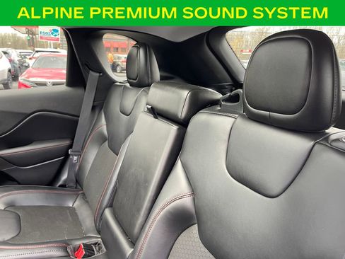 Used 2020 Jeep Cherokee Trailhawk w/ Comfort/Convenience Group image 17