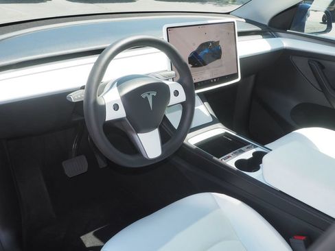 Used 2024 Tesla Model Y Long Range AWD/4WD image 13