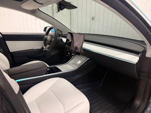 Used 2019 Tesla Model 3 Performance image 14