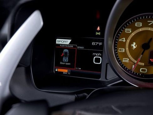 Used 2023 Ferrari F8 Tributo image 31