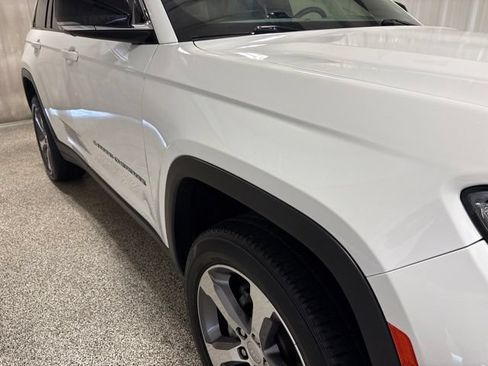 Used 2023 Jeep Grand Cherokee Limited w/ Luxury Tech Group II AWD/4WD image 8