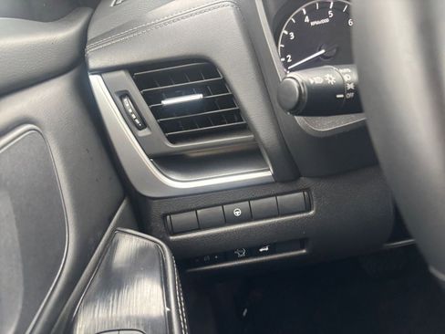 Used 2025 Nissan Rogue SV FWD image 36