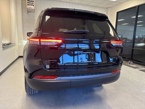 New 2026 Jeep Grand Cherokee Altitude AWD/4WD image 17