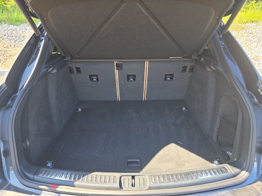Certified 2026 Porsche Macan AWD/4WD image 12
