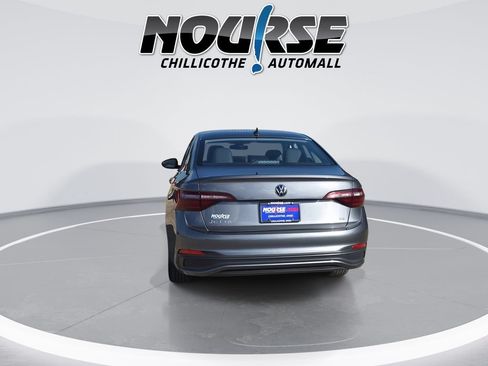 Used 2024 Volkswagen Jetta SE FWD image 7