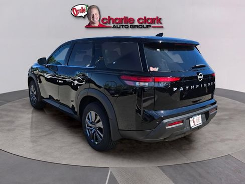 Used 2024 Nissan Pathfinder S FWD image 4