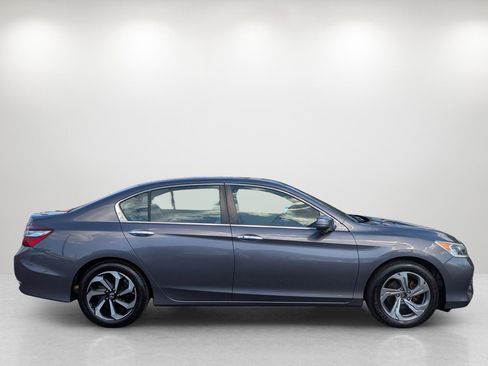 Used 2017 Honda Accord EX image 4