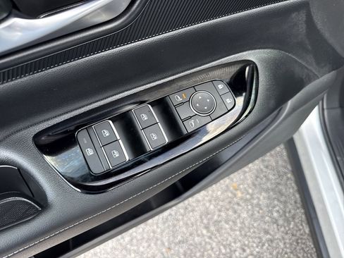 Used 2025 Nissan Murano SV image 14