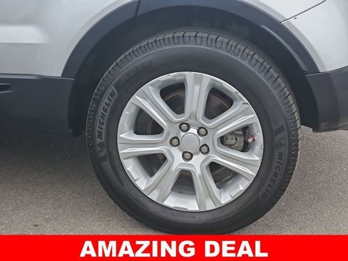 Used 2019 Land Rover Range Rover Evoque SE Premium image 37