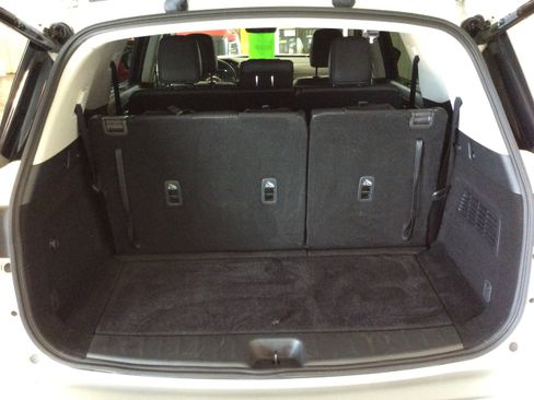 Used 2024 Nissan Pathfinder SL w/ Black Appearance Package image 5