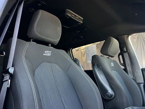 Used 2020 Chrysler Pacifica Touring w/ S Appearance Package FWD image 20