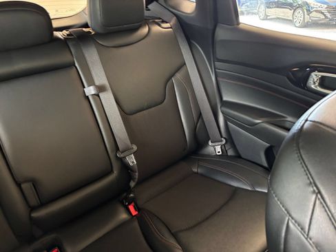 Used 2025 Jeep Compass Trailhawk AWD/4WD image 37
