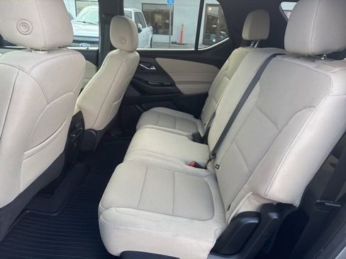 Used 2023 Chevrolet Traverse LS image 23