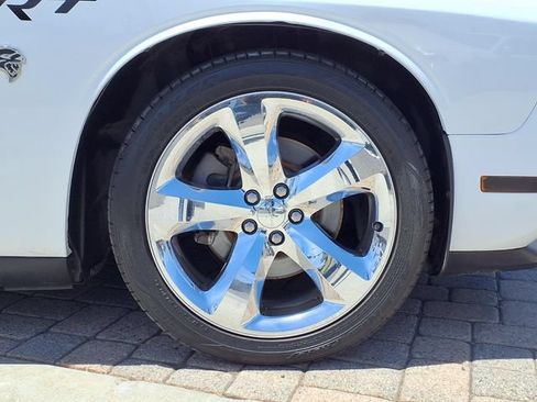 Used 2014 Dodge Challenger R/T RWD image 8
