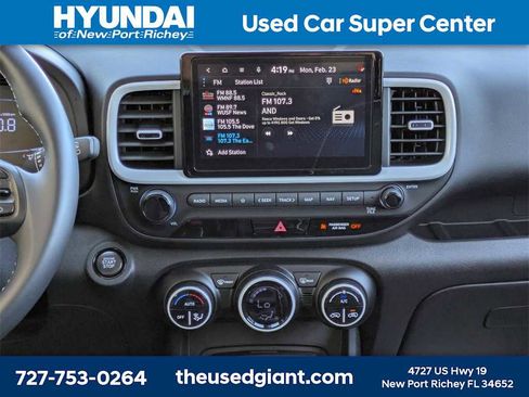 Certified 2023 Hyundai Venue Limited w/ Cargo Package image 18