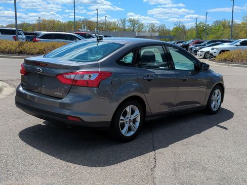 Used 2014 Ford Focus SE w/ SE Winter Package FWD image 8