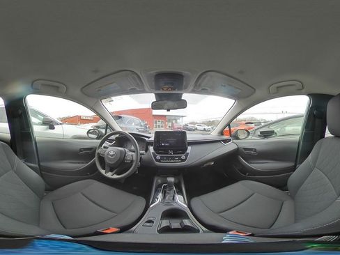 Used 2025 Toyota Corolla LE image 38