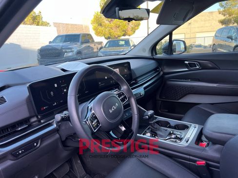 Used 2025 Kia Carnival SX Prestige FWD image 35