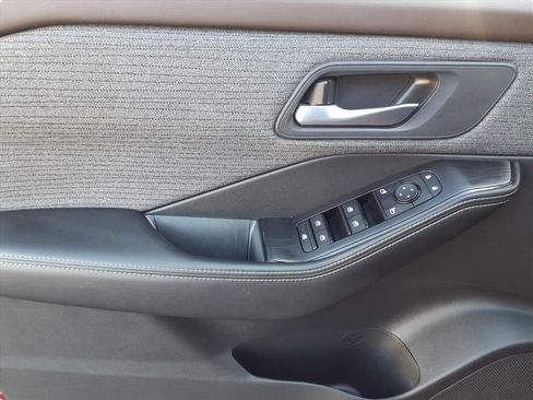 Used 2023 Nissan Rogue SV image 13