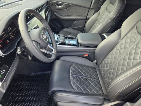 Used 2025 Audi SQ8 Prestige AWD/4WD image 12